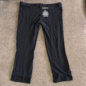 Black capri leggings